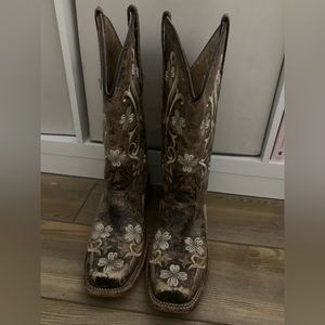 Rustic women’s cowboy boots with floral detail.